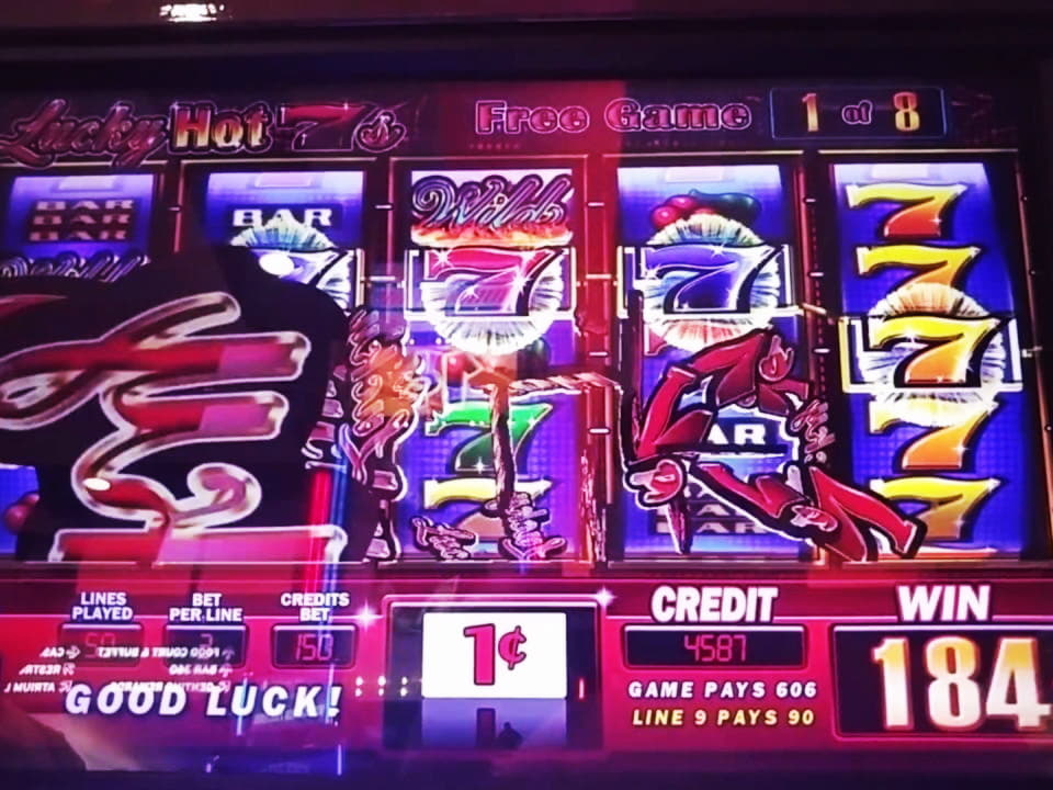 EUR 975 Torneo en Génesis Casino